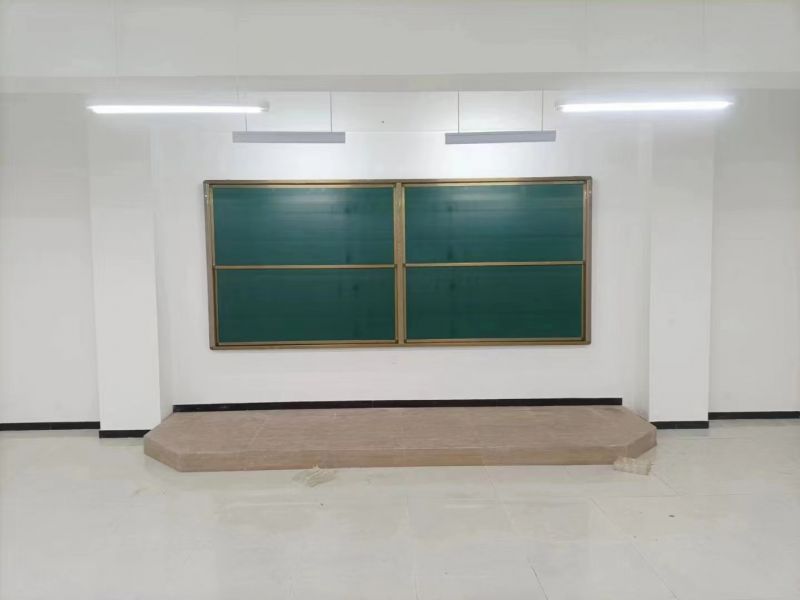 鄭州信息技術(shù)學(xué)院升降綠板