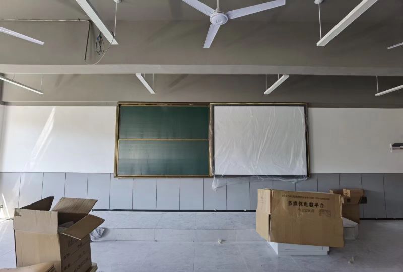 濟南英才學(xué)校升降綠板